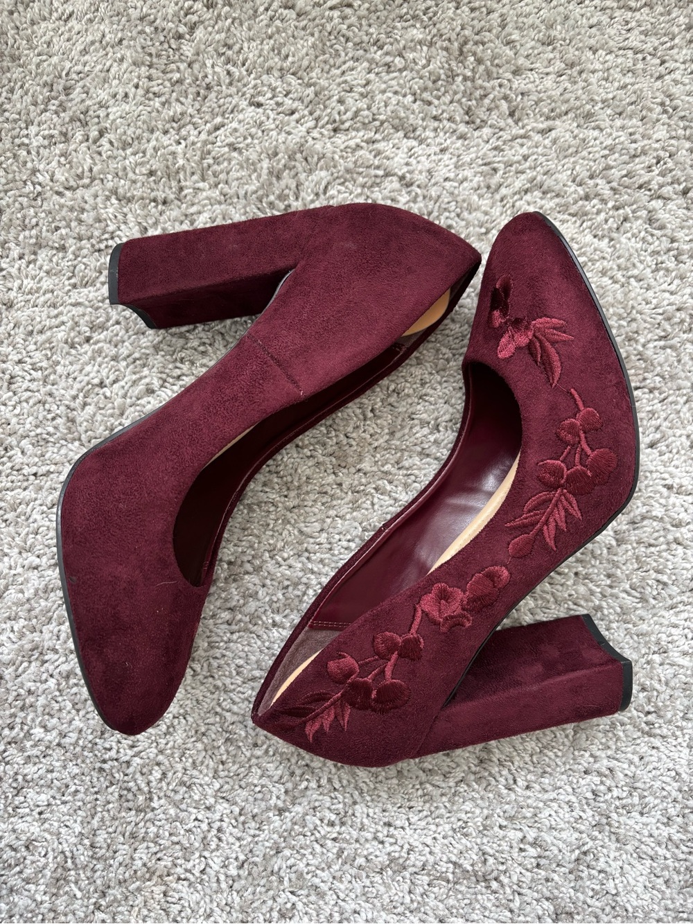 Y.Not? Burgundy Suede Embroidered Pointed Toe Block Heel Pumps - Picture 4 of 7
